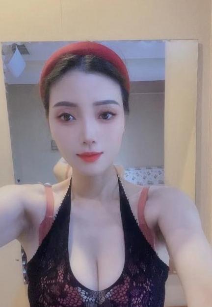  美乳玉腿小心宝